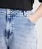 Calça Jeans Mom com Puidos e Tachinhas Curve & Plus Size Azul - Marca Ashua