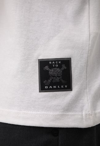 Camiseta Oakley Back To Skull Off White no Shoptime