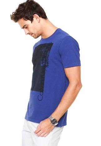 Camiseta Calvin Klein Jeans Geométrica Roxa