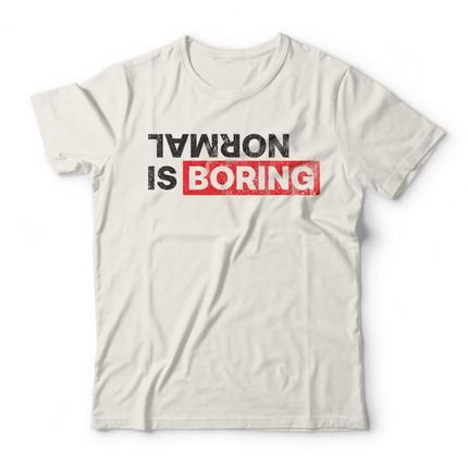 Camiseta Normal Is Boring - Off White - Marca Studio Geek 