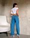 Calça Jeans Reta Feminina Cintura Média com Detalhes Costura Traseira 23088 Média Consciência - Marca Consciência