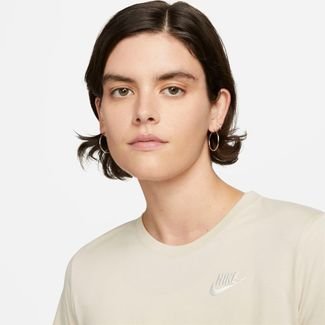 Camiseta Nike Sportswear Club Essentials Feminina - Compre Agora