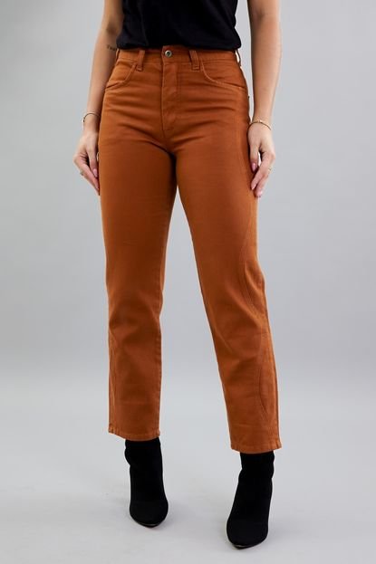 Calça Perna Reta em Sarja Color Feminina na Cor Caramelo Dialogo Jeans - Marca Dialogo Jeans