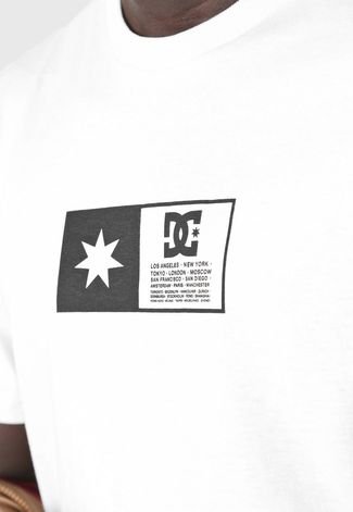 Camiseta DC Shoes Flag Box Branca