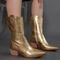 Bota Feminina Country Amanda Cano Médio com Aplique de Bolinhas  Dourado - Marca Pé Vermelho Calçados