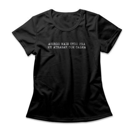 Camiseta Feminina Atrasar Com Calma - Preto - Marca Studio Geek 