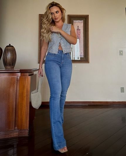 Calça Jeans Flare Feminina Cintura Média Barra Larga 23678 Média Consciência - Marca Consciência