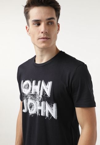 Camiseta John John Logo Preta - Corre Que Ta Baratinho
