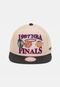 Boné Mitchell & Ness NBA Finals Remix Snapback HWC Finals Lakers vs. Celtics Off White - Marca Mitchell & Ness