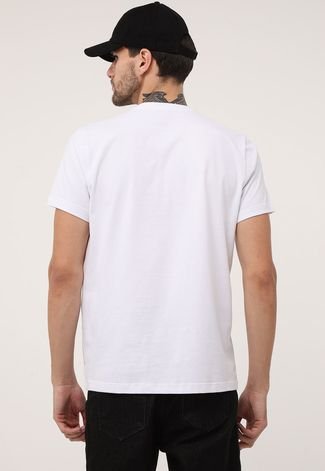 Camiseta Com Inscrições- Branca & Preta- Aeropostale - PRIVALIA - O outlet  online de moda Nº1 no Brasil