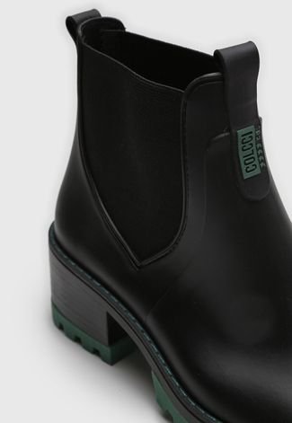 Bota chelsea colcci clearance tratorada preta resenha