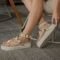 Sandalia Feminina Papete Aberta Confortavel Detalhe Piramides Off White - Marca Lavini Shoes