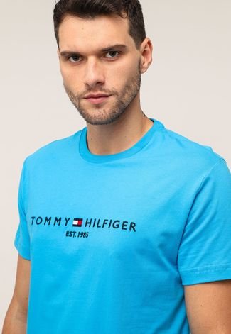 Camiseta Tommy Hilfiger Monograma Bordado Azul Claro disponível na Loja  Averse