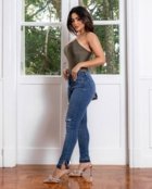 Calça Jeans Feminina Intermediaria com Abertura Lateral Na Barra Desmanchada   22179 Escura Consciência - Marca Consciência