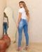 Calça Jeans Skinny Feminina Cintura Média Detalhe Bolso Traseiro 23478 Clara Consciência - Marca Consciência