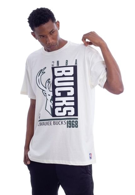 Camiseta NBA Plus Size Box Wins Milwaukee Bucks Casual Off White - Marca NBA