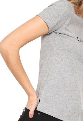Camiseta Calvin Klein Jeans Embossed Cinza
