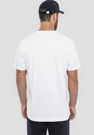 Camiseta Masculina em Malha com Estampa Capacetes