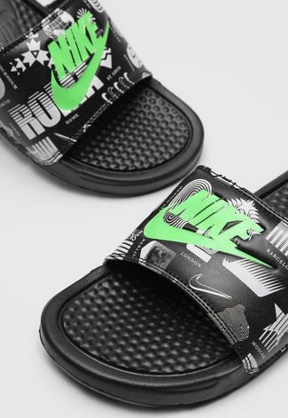 Chinelo Slide Nike Sportswear Benassi Jdi Print Preto/Verde