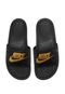 Chinelo Slide Nike Sportswear Benassi Just Do It Preto/Dourado - Marca Nike Sportswear