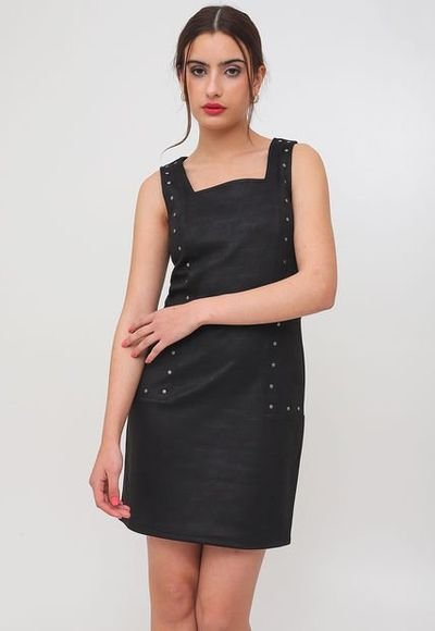Vestido iO Corto Con Tachas Negro Calce - Compra | Dafiti