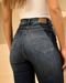 Calça Jeans Flare Boot Cut Feminina Cintura Média Barra Larga 23272 Escura Consciência - Marca Consciência
