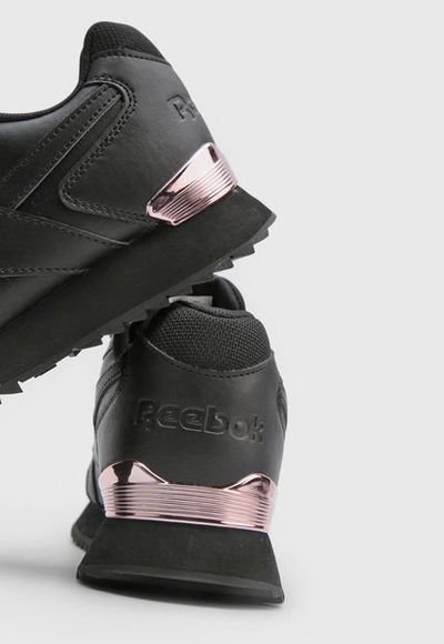 Tenis reebok negro con 2025 dorado