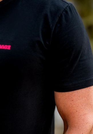 Camisa Masculina Hammer Camiseta Básica Preta Com Logo Rosa