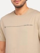 Camiseta Calvin Klein Jeans Masculina Sustainable Outline Sash Logo Cáqui Claro - Marca Calvin Klein