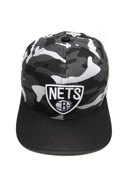 Boné Mitchell & Ness Leather Visor Camo Brooklyn Nets Preto - Marca Mitchell & Ness