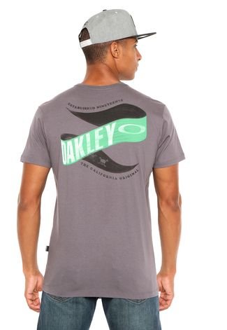 Camiseta Oakley Streamer Cinza