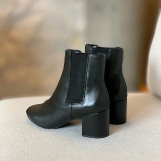 Bota Chelsea em Couro Arezzo Arezzo Preto Compre Agora Dafiti