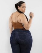 Calça Jeans Feminina Plus Size Cós Largo e Abertura Lateral Na Barra a Fio  22522 Escura Consciência - Marca Consciência