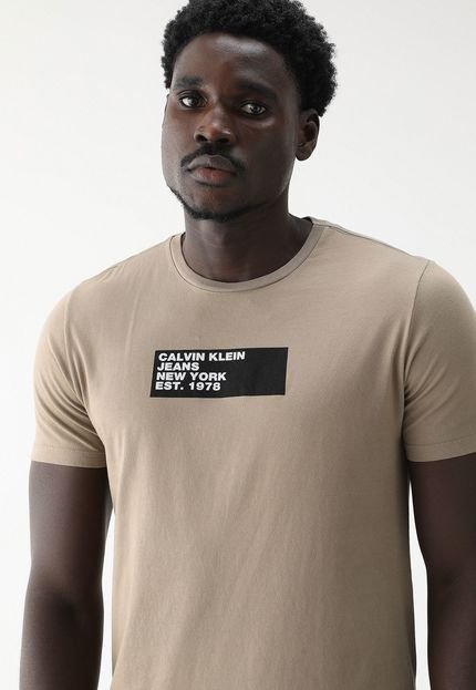 Camiseta Calvin Klein Jeans Reta Logo Off-White - Marca Calvin Klein Jeans