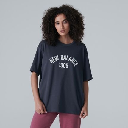 Camiseta New Balance Essentials 1906 Feminina - Marca New Balance