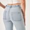 Calça Jeans Capri Mom Cintura Alta Bolso Utilitário Delavê - Marca Bloom