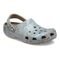 Sandália Crocs Classic Topographic Clog Khaki/Multi - Marrom - Marca Crocs