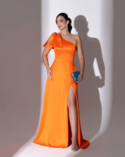 Vestido Longo de Festa Madrinhas um Ombro com Fenda Elegante Arletty Laranja Coral - Marca Cia do Vestido