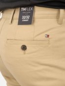 Calça Tommy Hilfiger Masculina Custom Fit THFlex Chino Stretch Cáqui - Marca Tommy Hilfiger