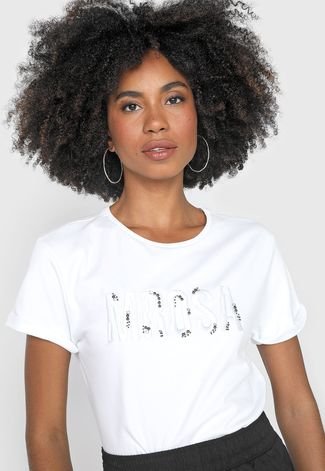 Camiseta Morena Rosa Bordado com Aplicações Branca