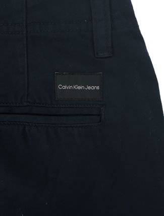 Bermuda Calvin Klein Jeans Masculina Sarja Chino Pockets Azul Marinho