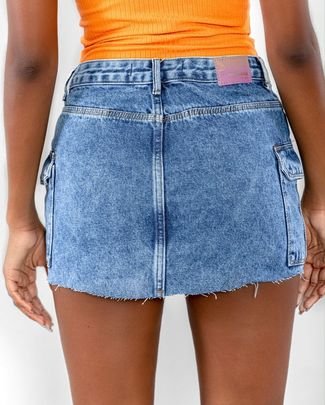 Mini Saia Jeans Cargo com Recorte Frontal 22483 Escura Consciência